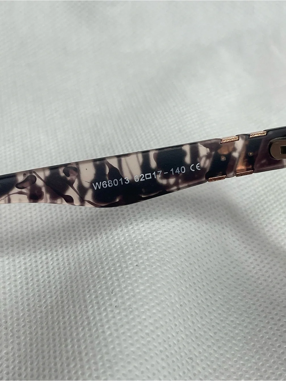 BLENDERS Millenia X2 Sunglasses Lion Heart Clear Champagne Power Button Edition